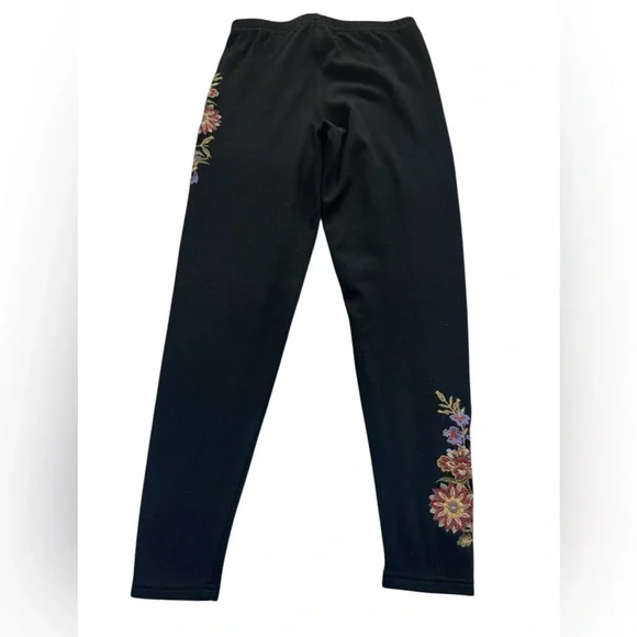 Paparazzi Black Floral Embroidery Leggings Size Small - Picture 3 of 11